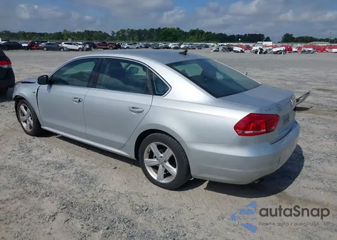 2015 Volkswagen Passat 1.8T Limited Edition z USA, uszkodzony, nr VIN 1VWAT7A3XFC116985